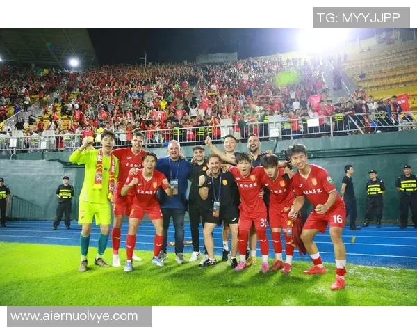 足球明星中谁在篮球场上也能展现出色的实力与技巧 足球明星中谁在篮球场上也能展现出色的实力与技巧