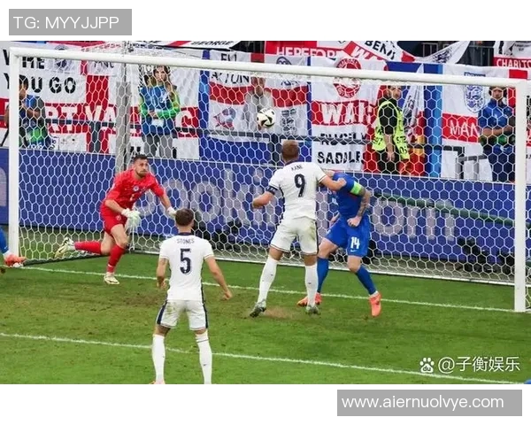 足球明星的荣耀与梦想在绿茵场上的拼搏与坚持 足球明星的荣耀与梦想在绿茵场上的拼搏与坚持